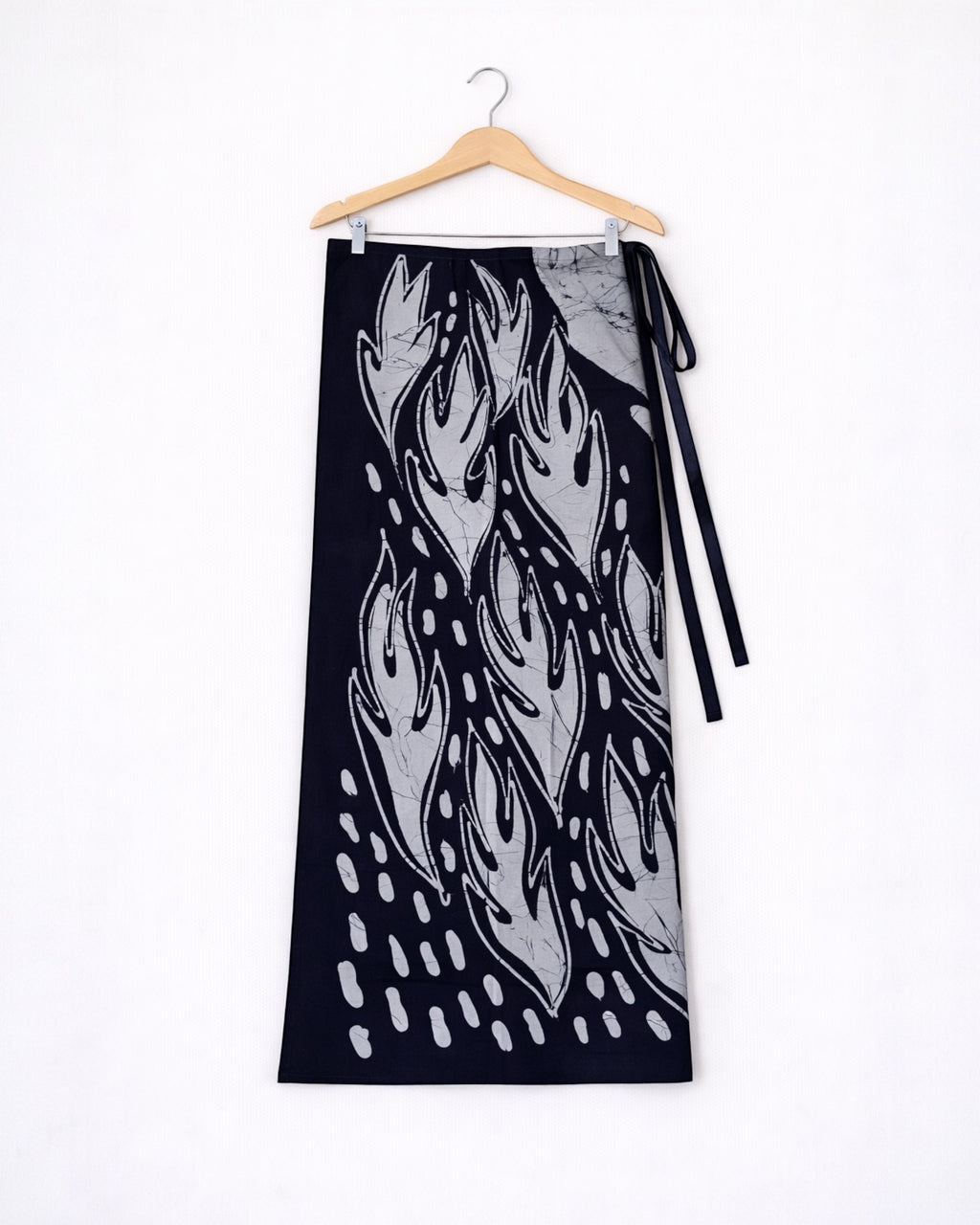 Midnight Leaf Women’s Batik Lungi