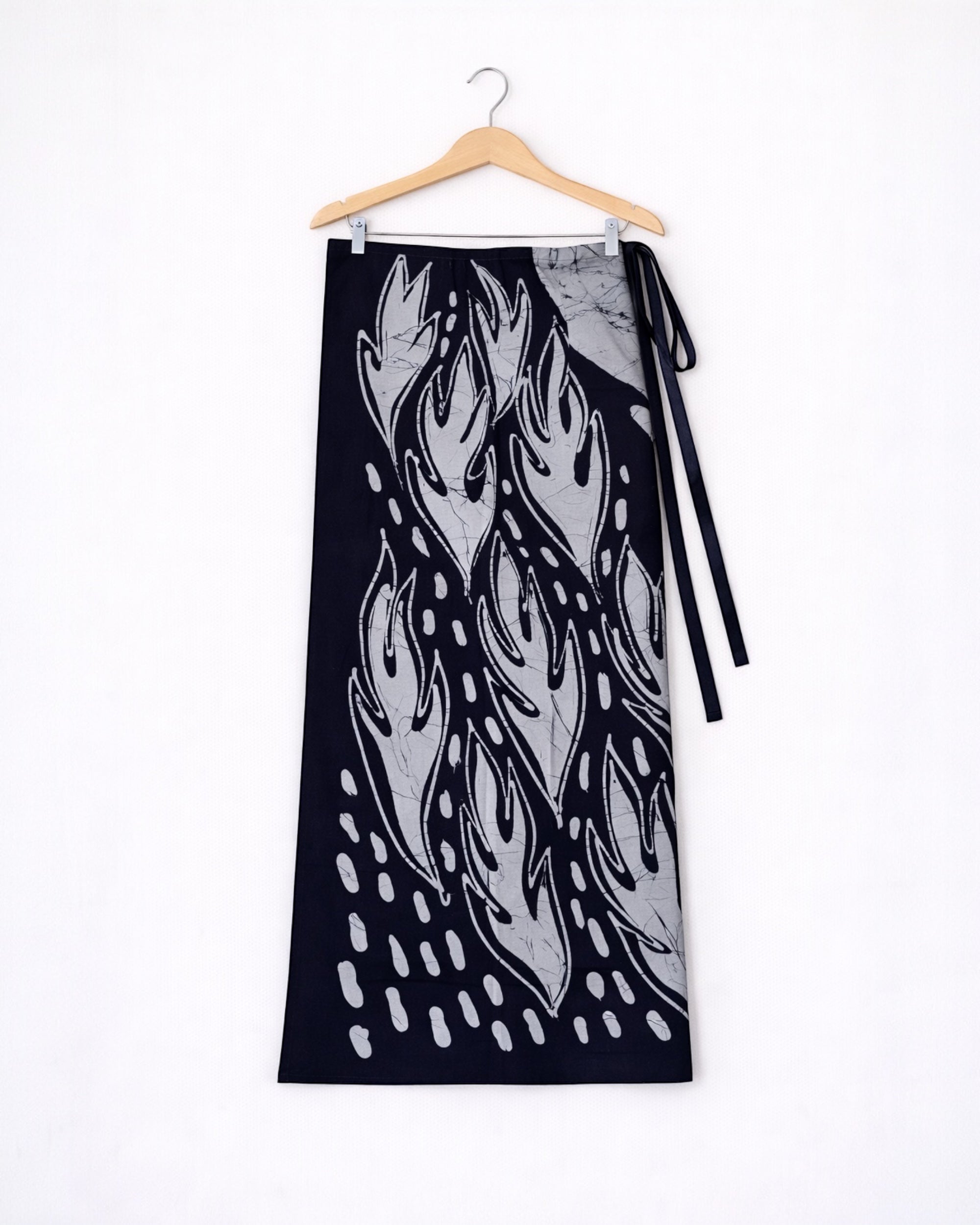 Midnight Leaf Women’s Batik Lungi