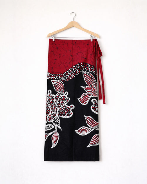 Crimson Bloom Women’s Batik Lungi